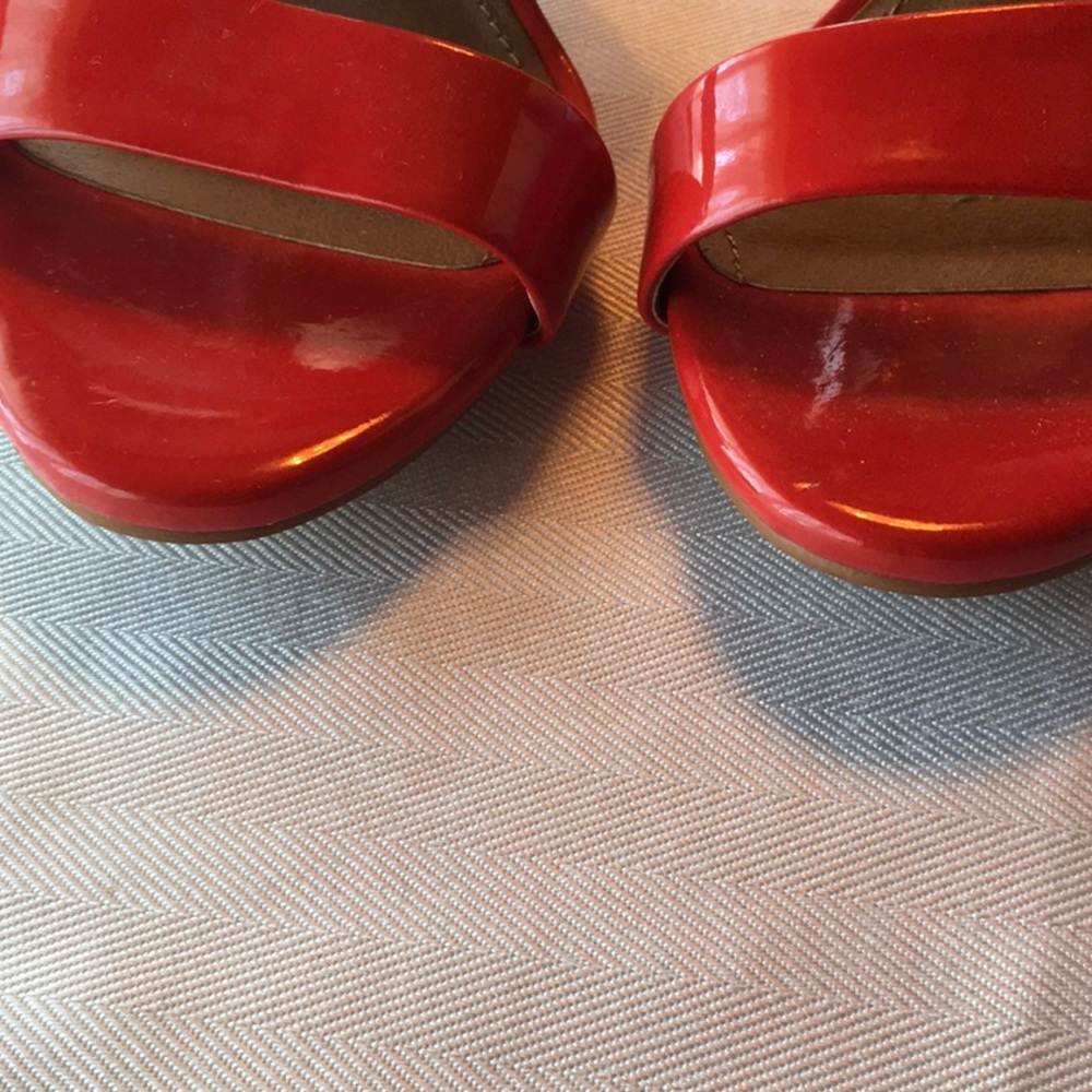 NEW Steve Madden Red Patent Heels - Picture 4 of 6